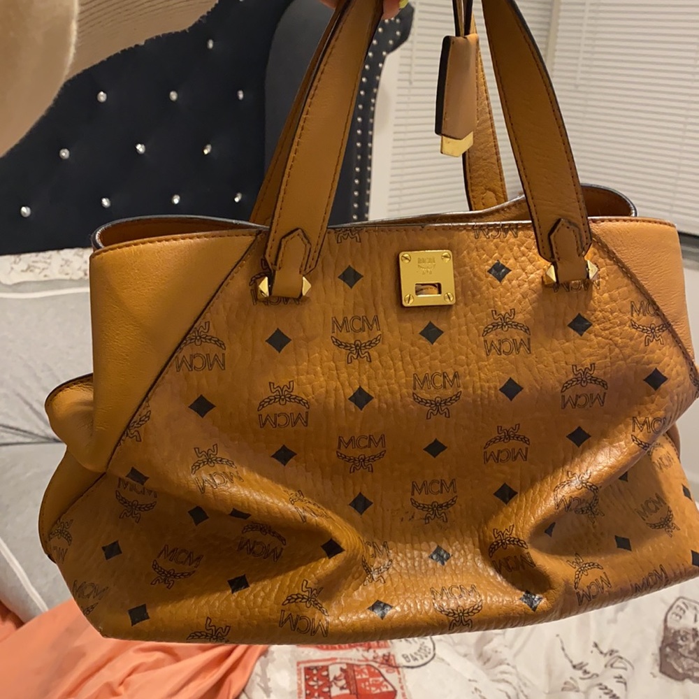 AUTHENTIC LARGE MCM Handbag in VISETOS Cognac